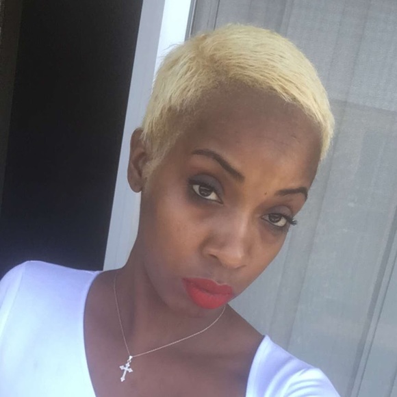 Meet your Posher, Nobel - Picture 1 of 1